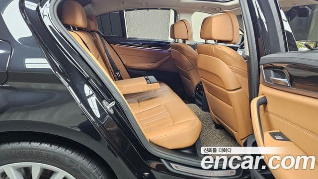 BMW 5 Series 2023 — ფოტო 12/20