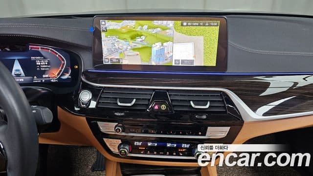 BMW 5 Series 2023 — ფოტო 15/20