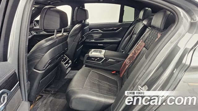 BMW 7 Series 2018 — Şəkil 12/20