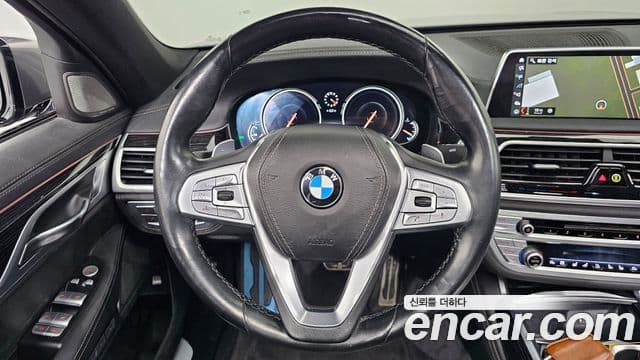 BMW 7 Series 2018 — фото 13 из 20