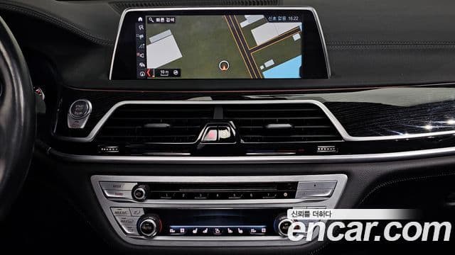BMW 7 Series 2018 — фото 14 из 20