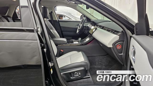 Land Rover Range Rover Velar 2024 — Фото 11/20