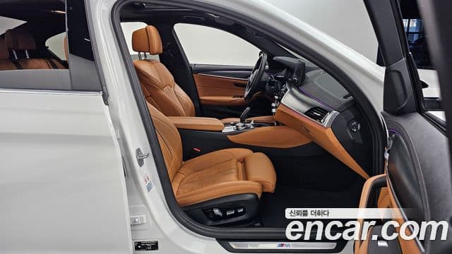 BMW 5 Series 2023 — Фото 10/20