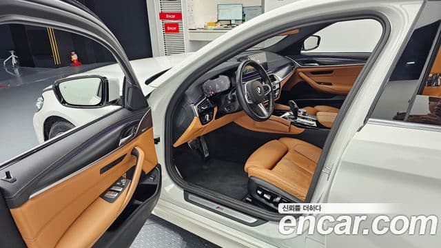 BMW 5 Series 2023 — Фото 11/20