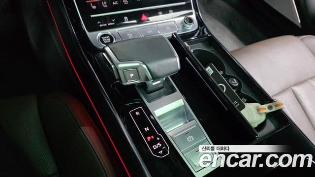 Audi A8 2023 — Şəkil 9/20