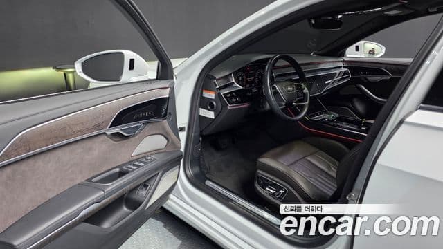 Audi A8 2023 — Şəkil 10/20