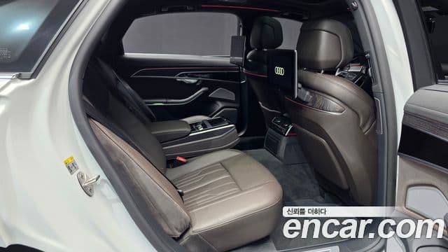 Audi A8 2023 — Şəkil 12/20