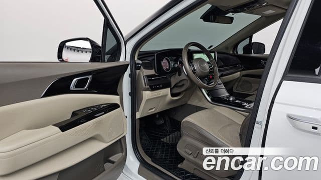Kia Carnival 2022 — фото 10 из 20