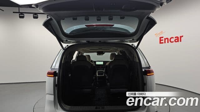 Kia Carnival 2022 — фото 20 из 20