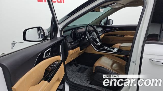 Kia Carnival 2020 — фото 10 из 20