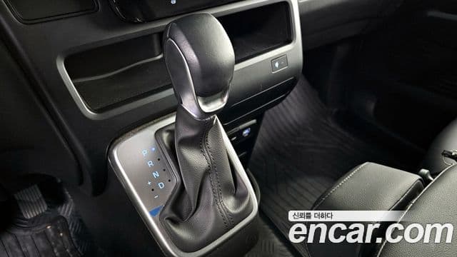 Hyundai Staria 2025 — ფოტო 9/20