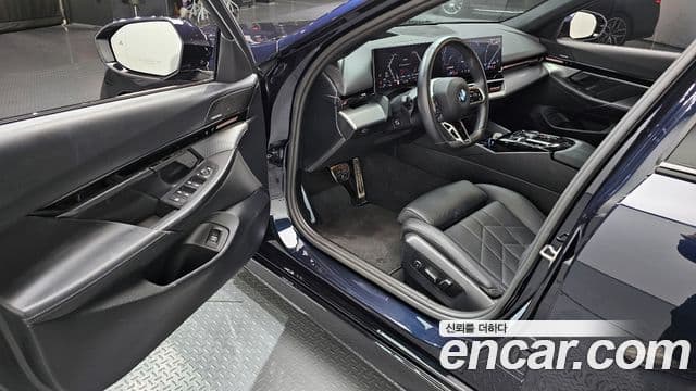BMW 5 Series 2024 — фото 11 из 20