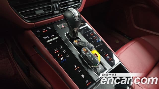Porsche Macan 2023 — фото 9 из 20