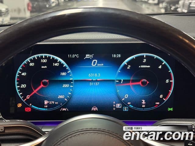 Mercedes-Benz GLS-Class 2023 — Photo 13/19