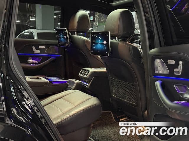 Mercedes-Benz GLS-Class 2023 — Photo 9/19