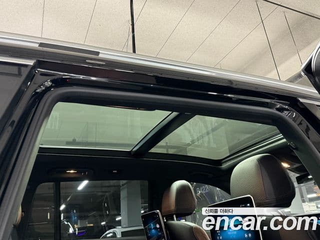 Mercedes-Benz GLS-Class 2023 — Photo 16/19