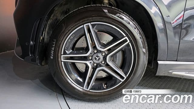 Mercedes-Benz GLE-Class 2020 — ფოტო 6/20