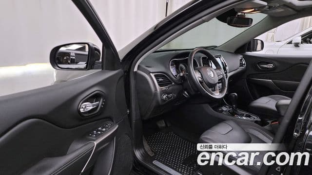 Jeep Cherokee 2021 — Photo 15/20