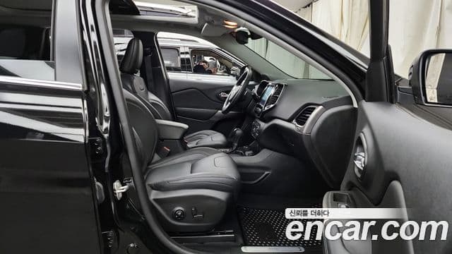 Jeep Cherokee 2021 — Photo 1/20
