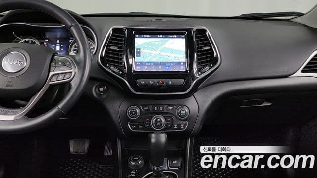 Jeep Cherokee 2021 — Photo 19/20