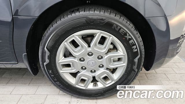 Hyundai Staria 2023 — ფოტო 5/20