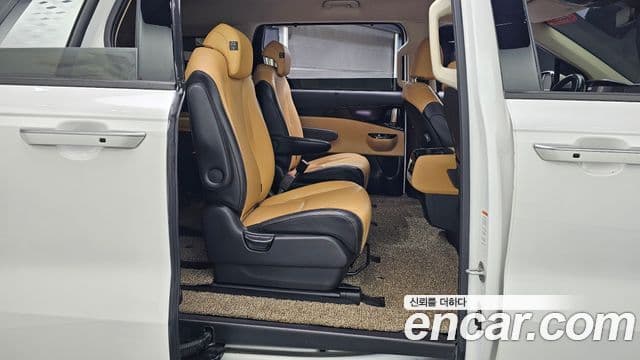 Kia Carnival 2021 — Фото 12/20