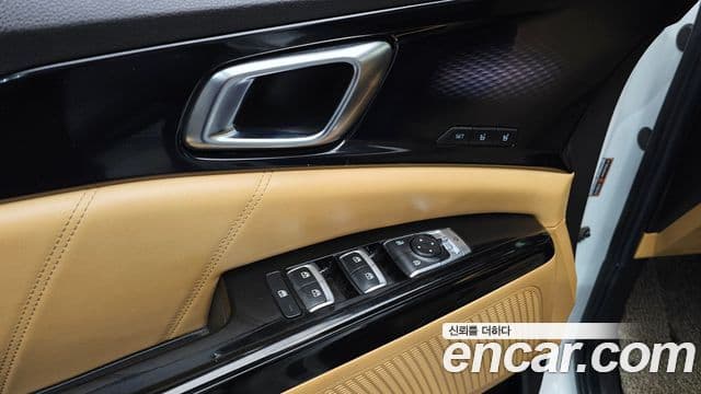 Kia Carnival 2021 — Фото 17/20