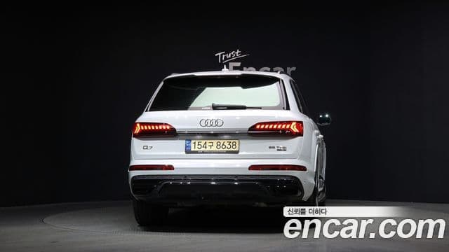 Audi Q7 2023 — Photo 9/20