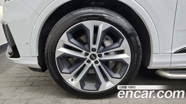 Audi Q7 2023 — ფოტო 5/20