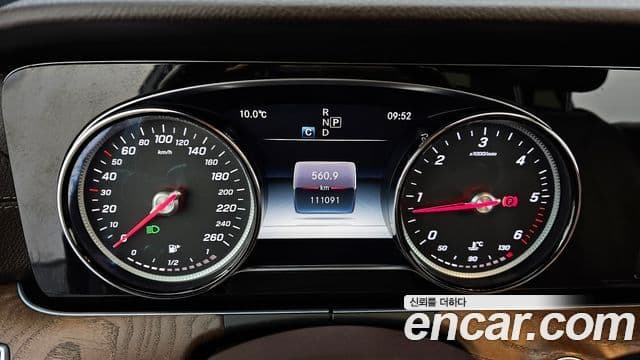 Mercedes-Benz E-Class 2018 — Şəkil 8/20