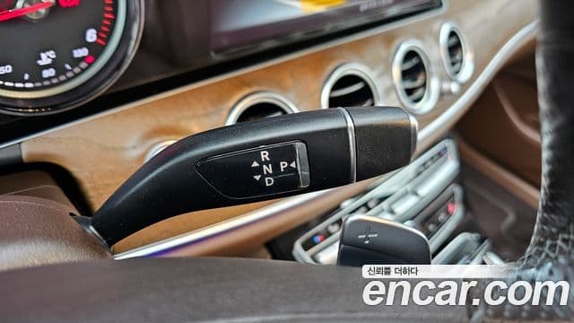 Mercedes-Benz E-Class 2018 — Şəkil 9/20