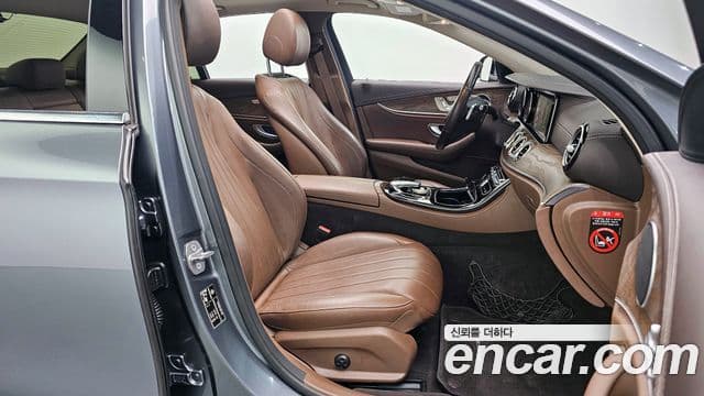 Mercedes-Benz E-Class 2018 — Şəkil 10/20