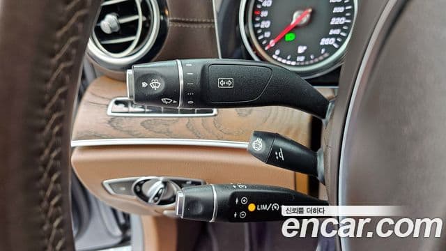 Mercedes-Benz E-Class 2018 — Şəkil 17/20