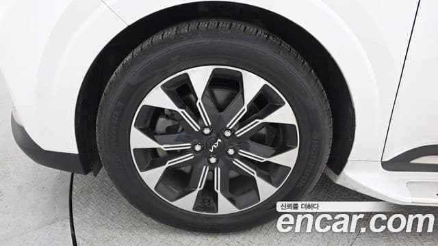 Kia Carnival 2023 — Фото 5/20