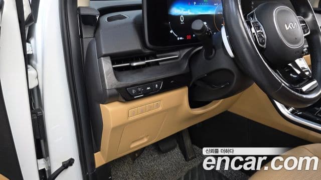 Kia Carnival 2023 — Фото 13/20