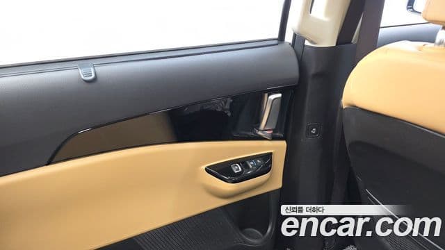 Kia Carnival 2023 — Фото 19/20