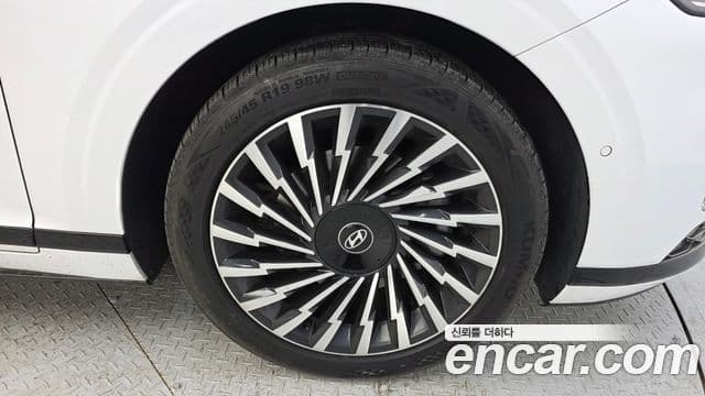 Hyundai Grandeur Hybrid 2023 — Photo 6/20