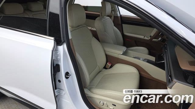 Hyundai Grandeur Hybrid 2023 — Photo 2/20