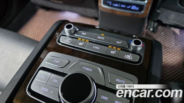 Kia The K9 2018 — Photo 10/20