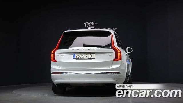 Volvo XC90 2022 — ფოტო 2/20