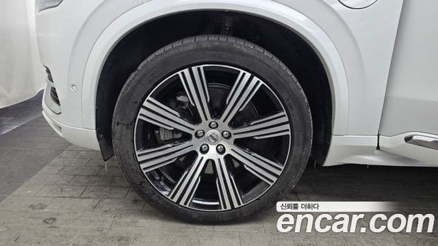 Volvo XC90 2022 — ფოტო 8/20