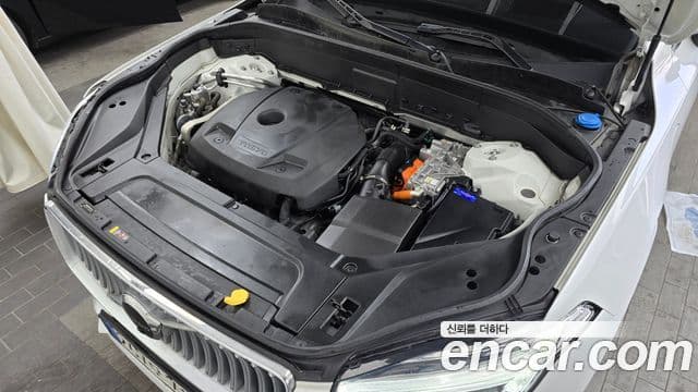 Volvo XC90 2022 — ფოტო 19/20