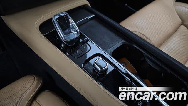 Volvo XC90 2022 — ფოტო 20/20
