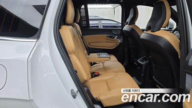 Volvo XC90 2022 — ფოტო 13/20