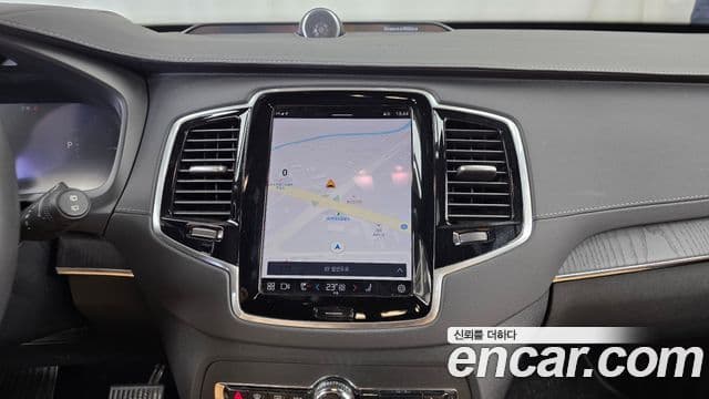 Volvo XC90 2022 — ფოტო 4/20