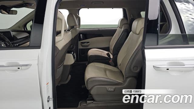 Kia Carnival 2021 — Фото 12/20