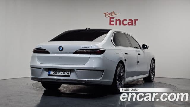 BMW 7 Series 2023 — Şəkil 19/20
