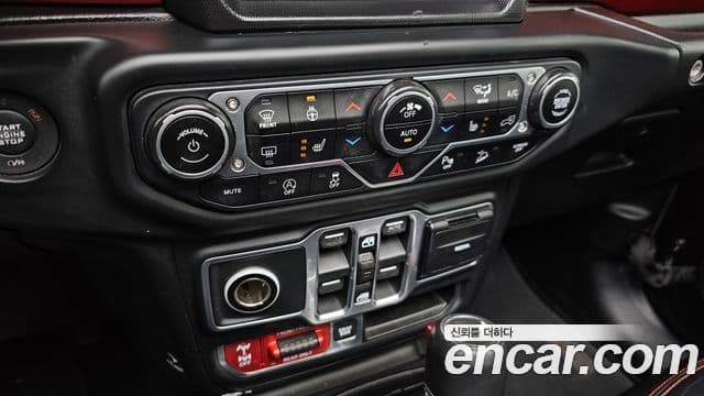 Jeep Wrangler 2018 — Фото 18/20