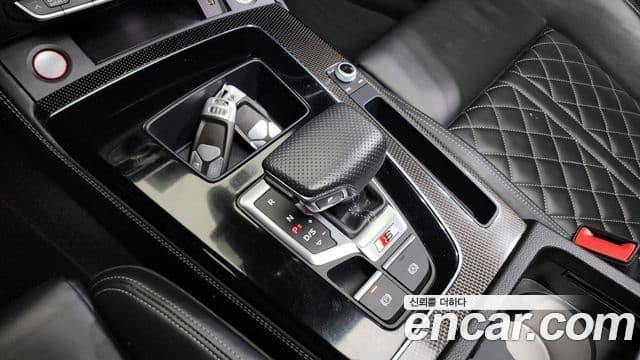 Audi SQ5 2021 — Şəkil 14/20
