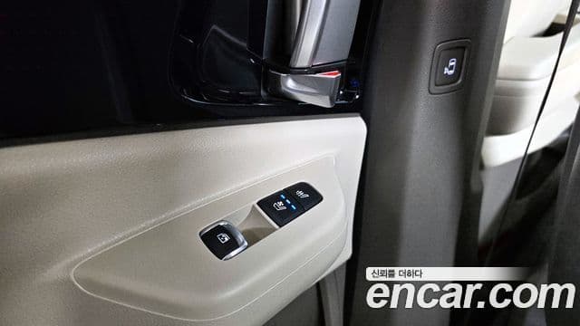 Kia Carnival 2024 — Фото 18/20